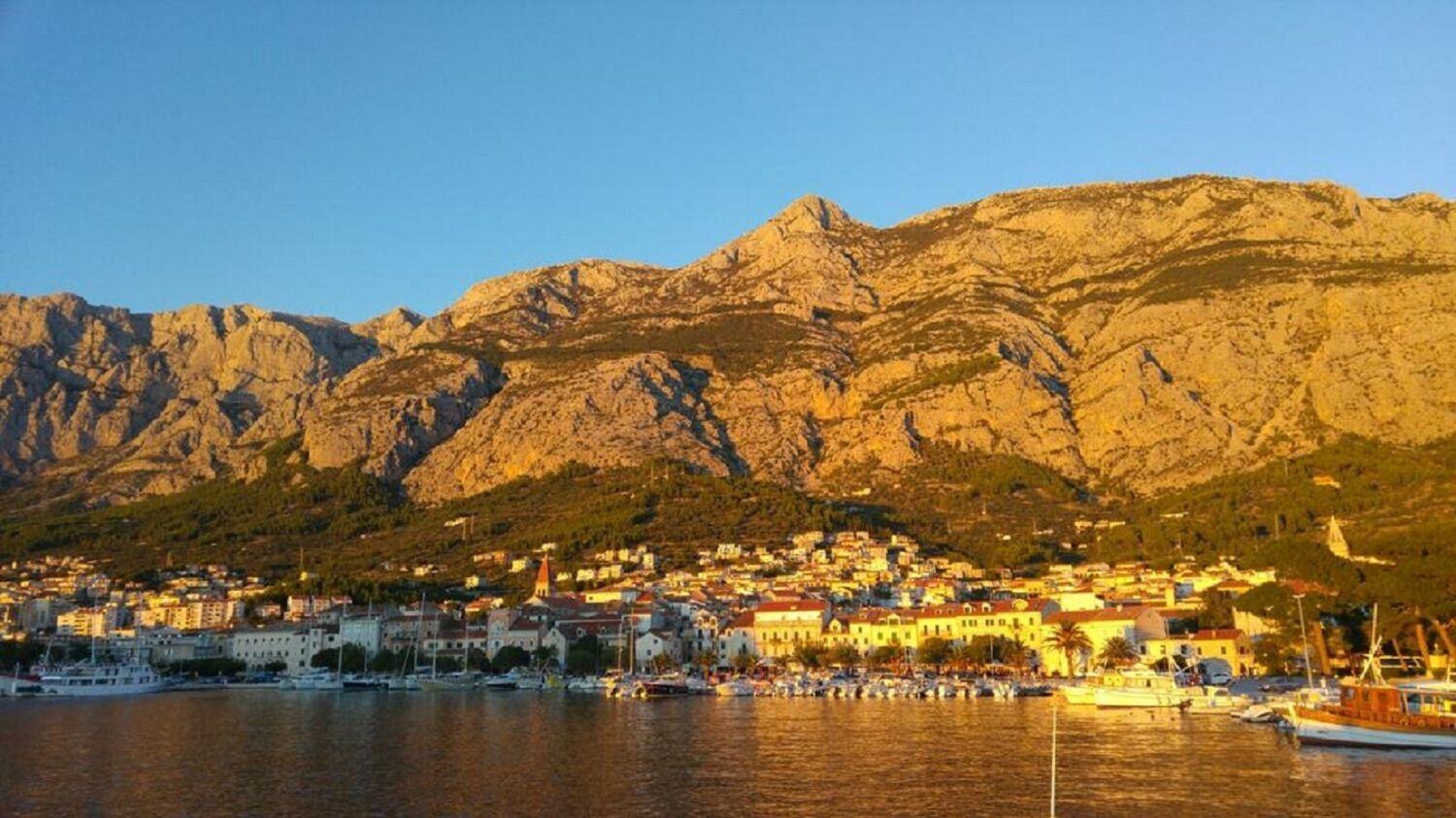 Apartment Denis - Great Location & Large Terrace Makarska Exteriör bild